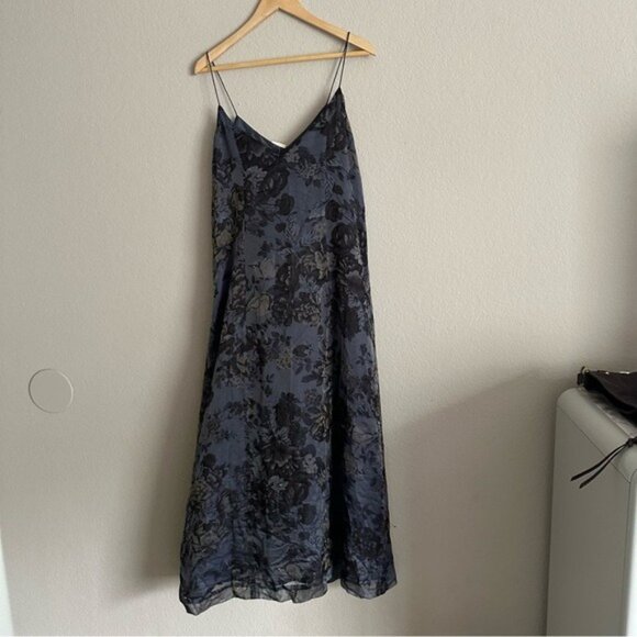 Elegant Black Floral Dress - Picture 4 of 13